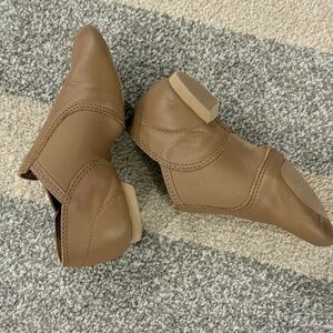 Capezio Kids' Tan Leather Jazz Shoes